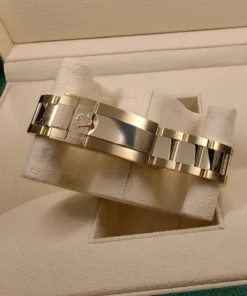 Alternative view of The Oyster Perpetual Cosmograph Daytona in 18 ct yellow gold