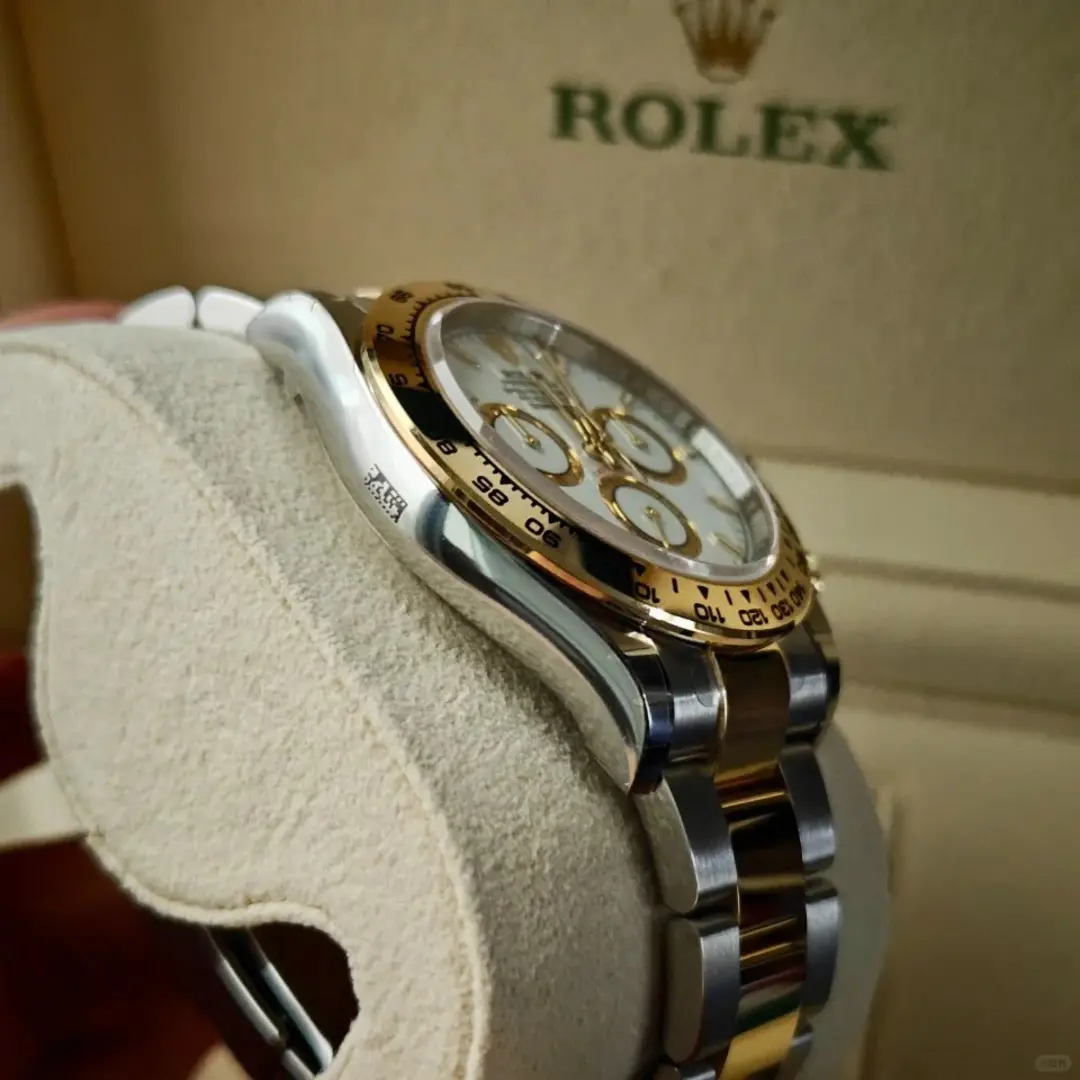 Rolex Cosmograph Daytona Rolesor Yellow Gold White Dial - Image 4