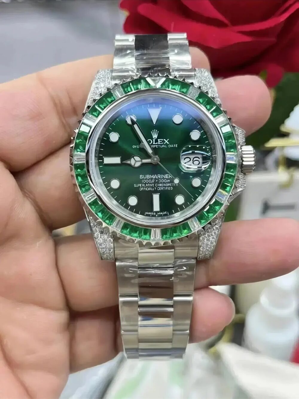 Rolex Submariner Date, 18K White Gold Diamonds Emerald - Imagen 3