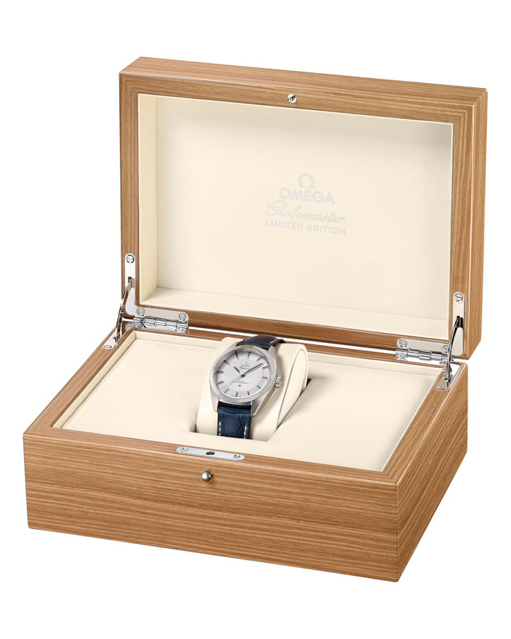 Constellation Globemaster 39 mm, platinum on leather strap - Image 3