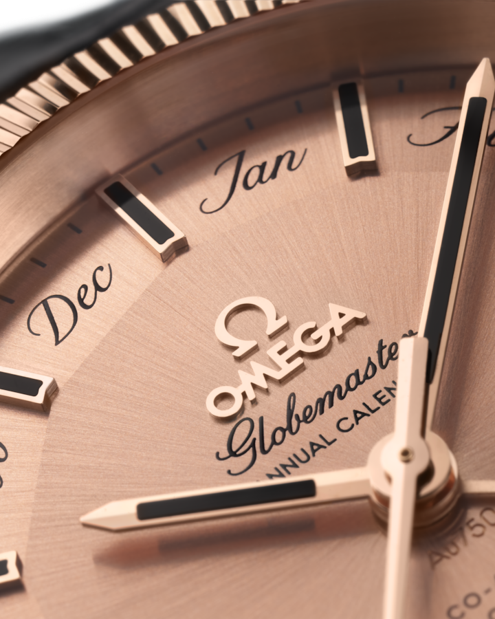Constellation Globemaster 41 mm, Sedna™ gold on leather strap – Bild 3