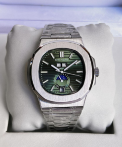Alternative view of Patek Philippe Nautilus 5726 Green Dial